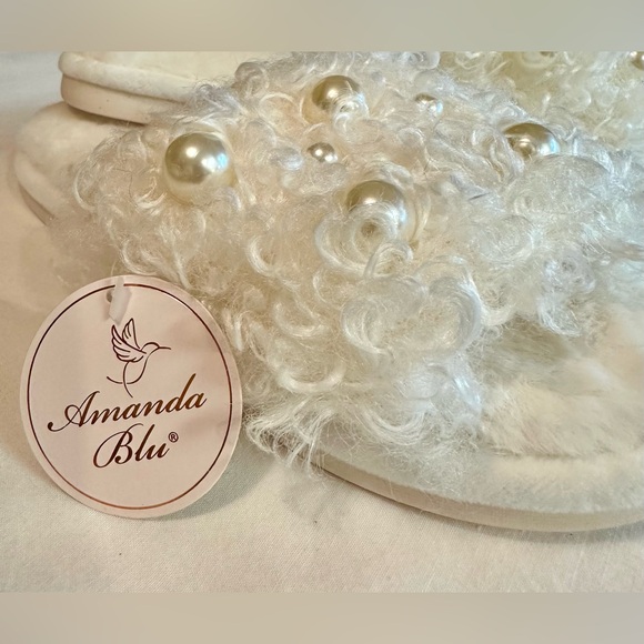 NWT Amanda Blu Curly Pearl Slippers – White - Picture 3 of 9